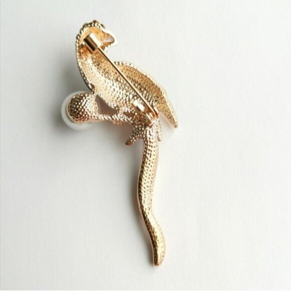 BIRD Parrot brooch pin enamel crystal pearl 🆕 - Picture 2 of 7